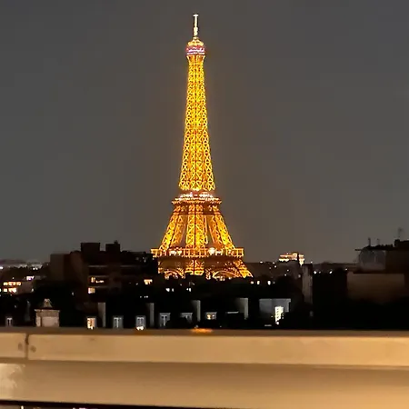 Vue Extraordinaire Sur La Tour Eiffel