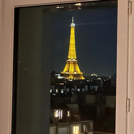 Vue Extraordinaire Sur La Tour Eiffel *